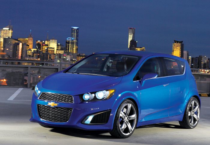 Στη Γενεύη, η Chevrolet είχε παρουσιάσει το
πρωτότυπο Aveo RS το οποίο πέρασε τα βασικά αισθητικά στοιχεία στο μοντέλο παραγωγής.